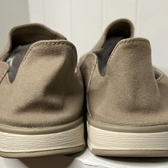 Cloudsteppers by Clarks Step Padded Insole Canvas Loafers in Sand Size 8 - Picture 5 of 6